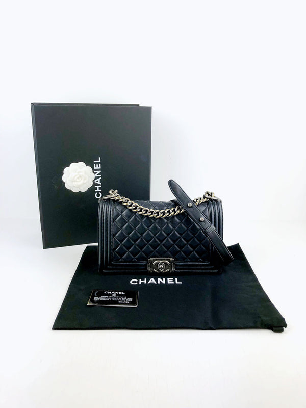 Chanel Medium Boy Bag - Sort Med Sølvhardware