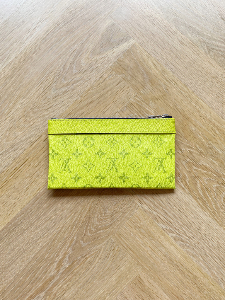 Louis Vuitton Pochette Discovery PM Taigarama Jeaune/Clutch