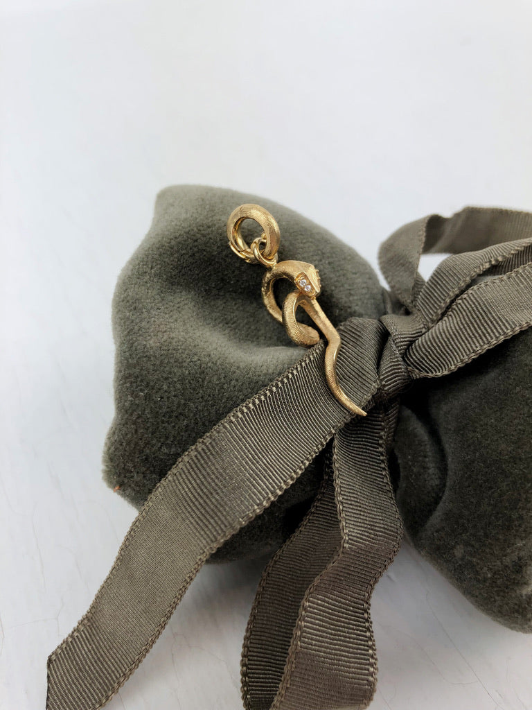 Ole Lynggaard Snakes Sweet Drop Charm/Vedhæng  - 18 Karat Guld Med Diamanter