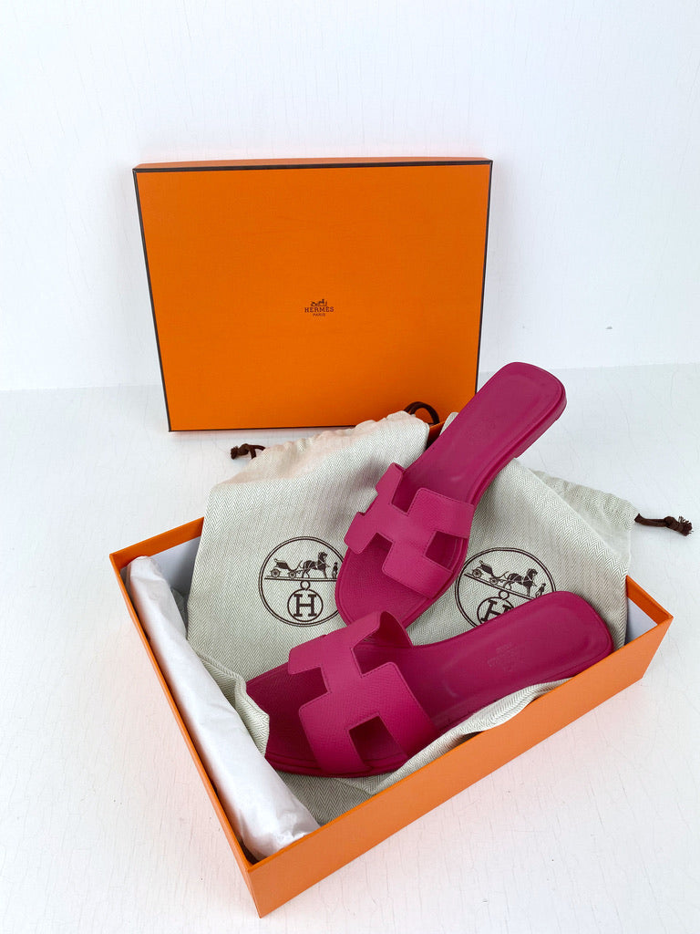 Hermes Oran Sandaler. (Nypris ca 4.550 kr). Str 38. (Lidt lille i størrelsen)