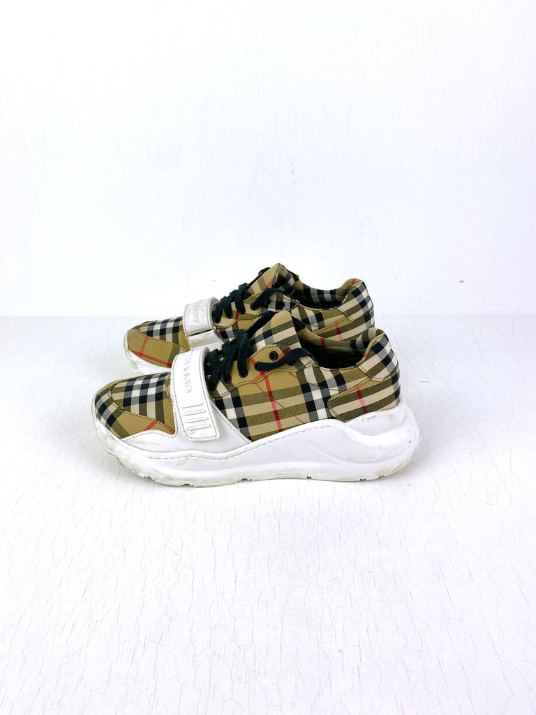 Burberry Sneakers - Str 39