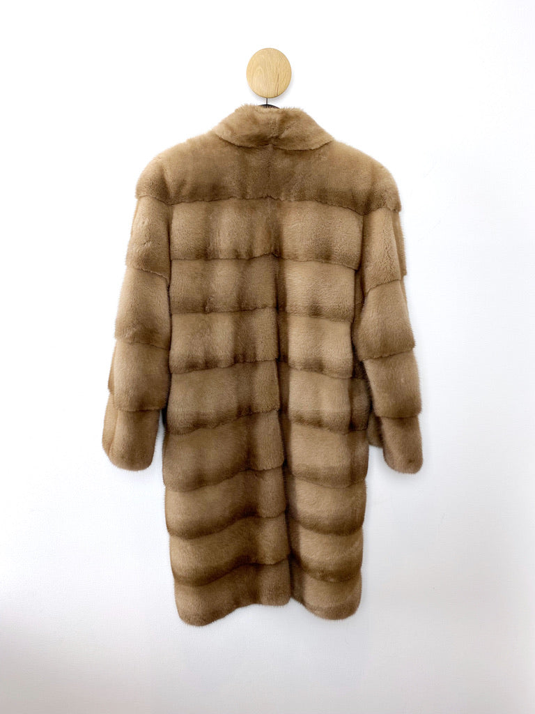 Mink Pels - Passer ca M & L.     (Nypris ca 41.000 kr/5.500 Euro)