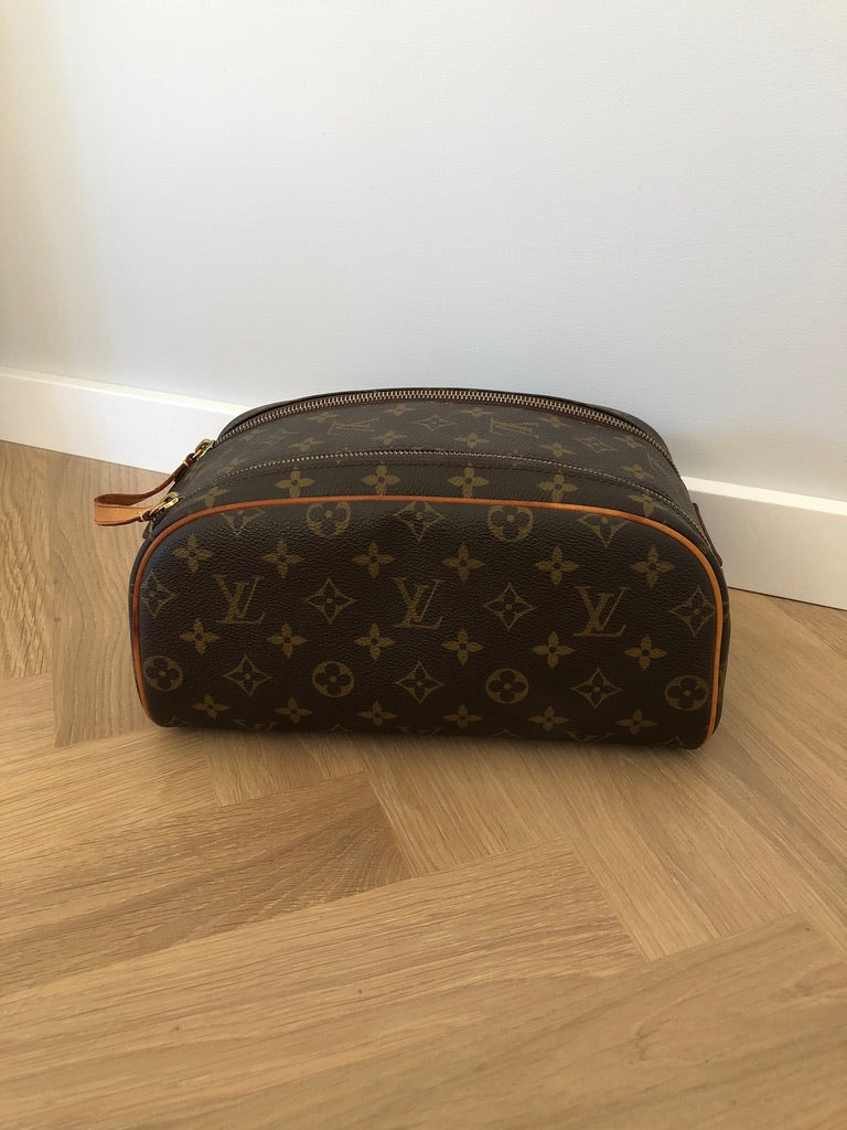 Louis Vuitton King Size Pouch Monogram Canvas