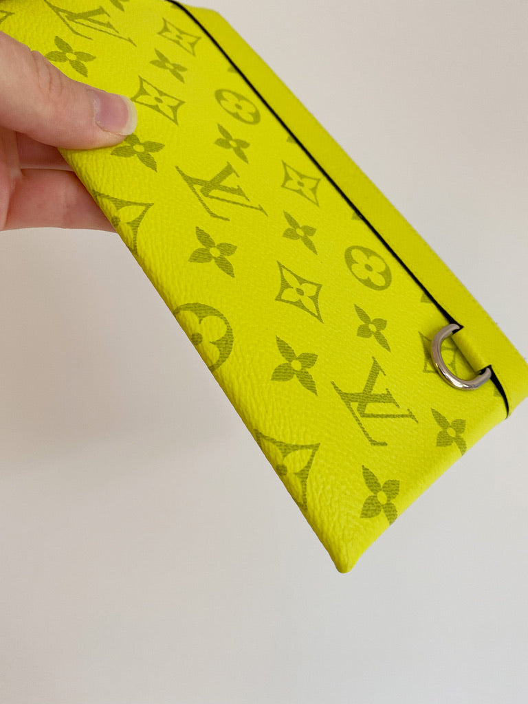 Louis Vuitton Pochette Discovery PM Taigarama Jeaune/Clutch