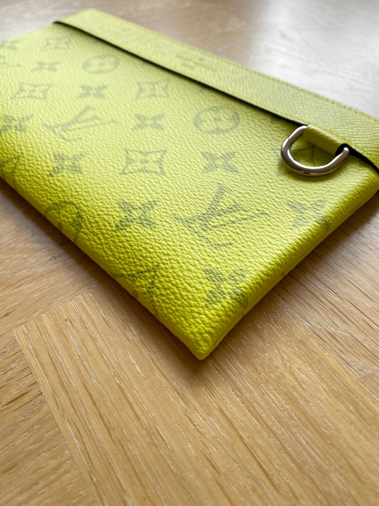 Louis Vuitton Pochette Discovery PM Taigarama Jeaune/Clutch