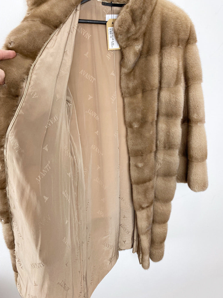 Mink Pels - Passer ca M & L.     (Nypris ca 41.000 kr/5.500 Euro)