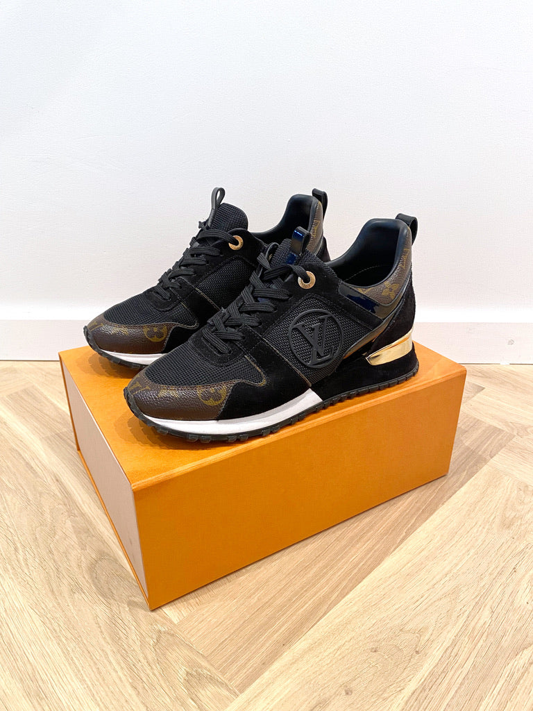 Run Away Trainer - Passer ca str 37 (Oprindeligt Str 36 Men De Er Store I Størrelsen)