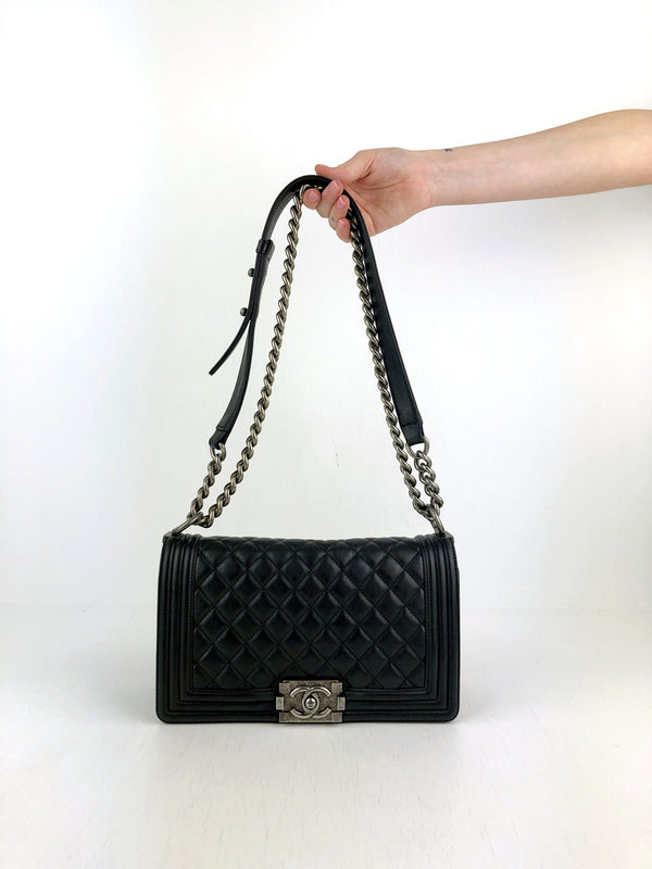Chanel Medium Boy Bag - Sort Med Sølvhardware