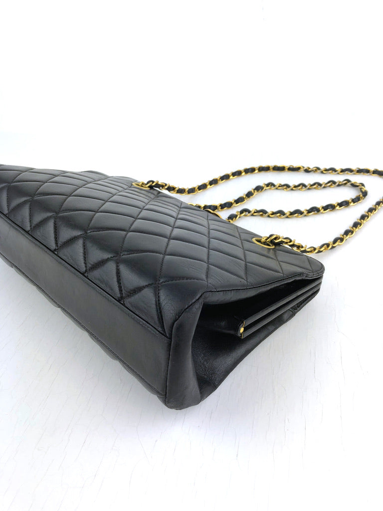 Chanel Quilted Sort Taske Med Guldhardware