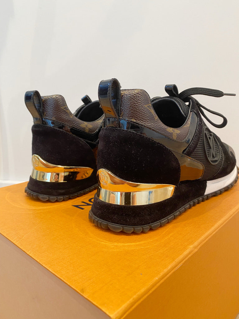 Run Away Trainer - Passer ca str 38 (Oprindeligt Str 37 Men De Er Store I Størrelsen)