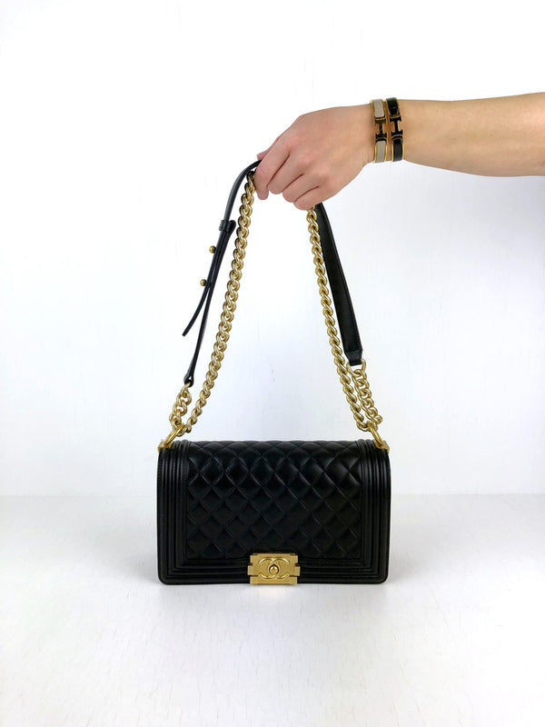 Chanel Medium Boy Bag - Sort Med Guldhardware