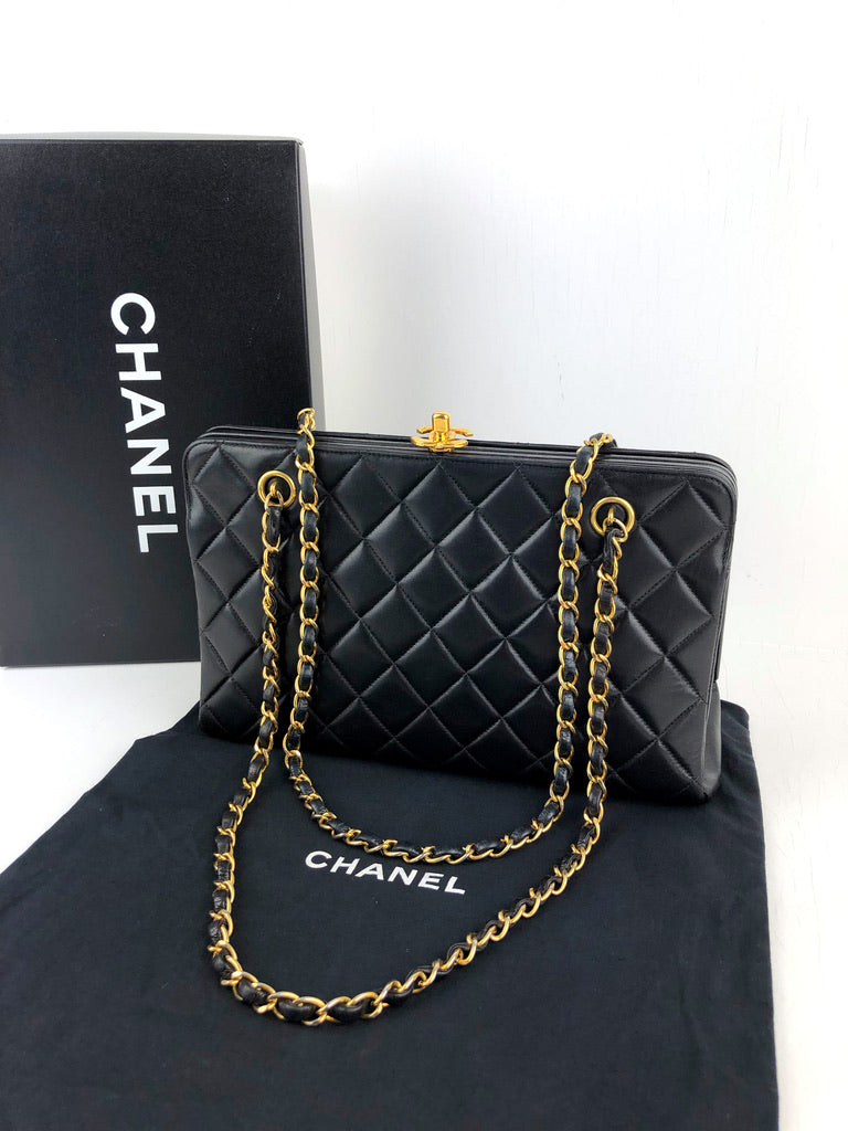 Chanel Quilted Sort Taske Med Guldhardware