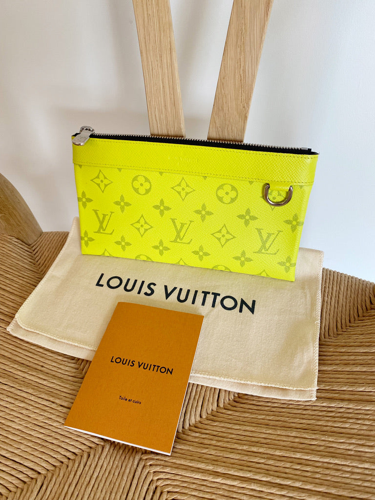 Louis Vuitton Pochette Discovery PM Taigarama Jeaune/Clutch