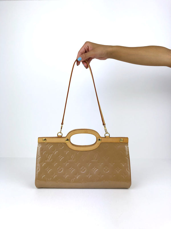 Louis Vuitton Beigefarvet Lak Taske