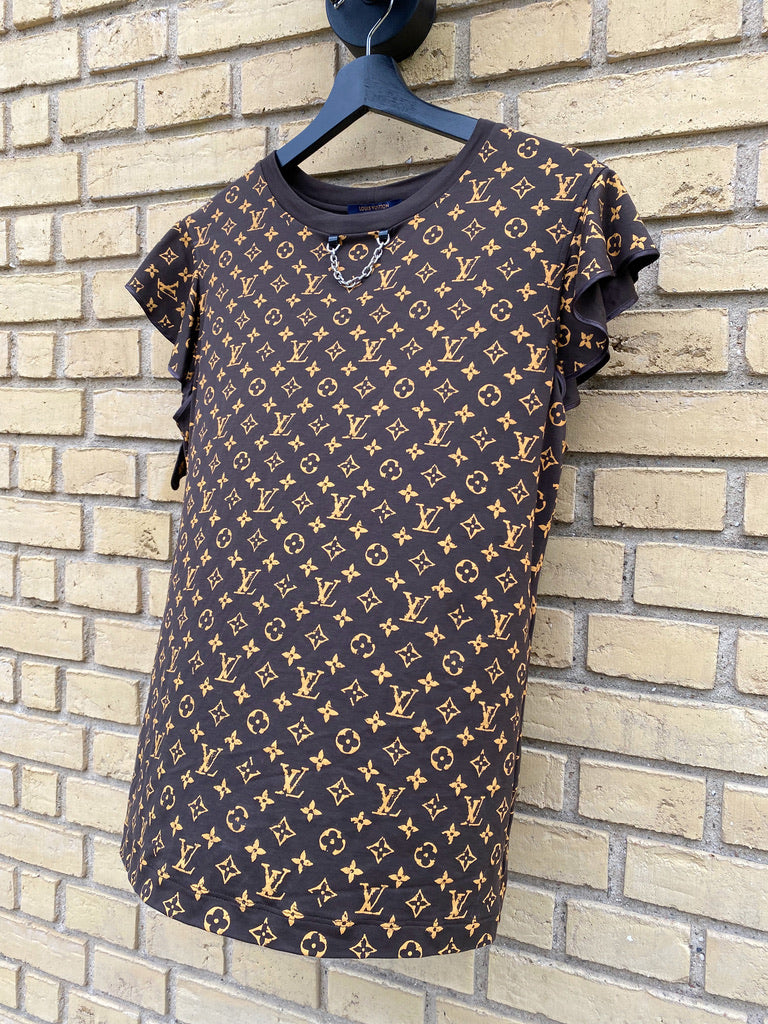 Louis Vuitton Escale Printed Luxery T-Shirt - Passer Ca Str S/Lille M (Oprindeligt Str L, Men Lille I Størrelsen)