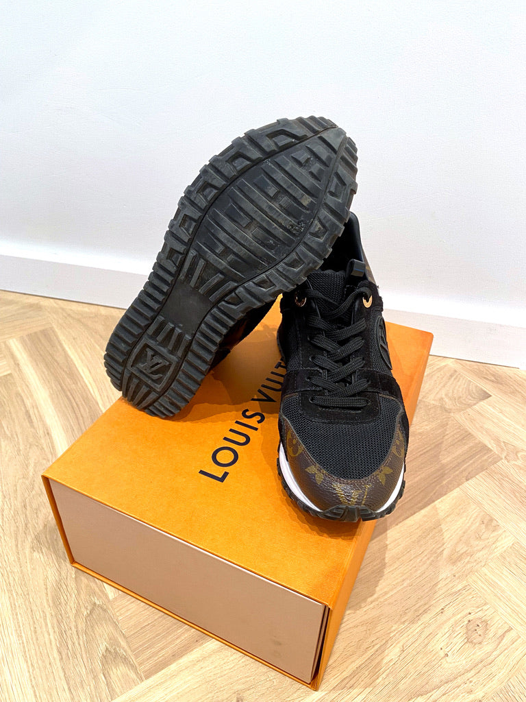Run Away Trainer - Passer ca str 37 (Oprindeligt Str 36 Men De Er Store I Størrelsen)