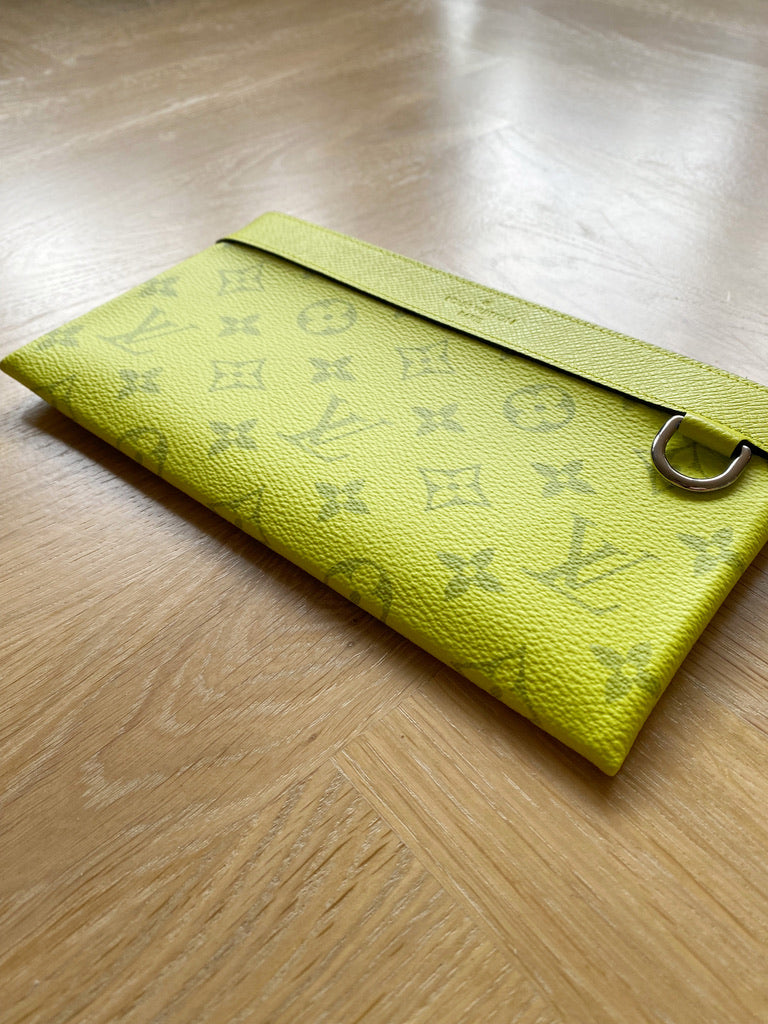 Louis Vuitton Pochette Discovery PM Taigarama Jeaune/Clutch