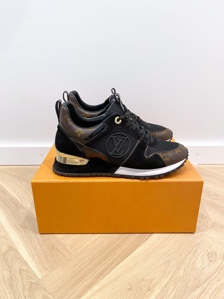 Run Away Trainer - Passer ca str 37 (Oprindeligt Str 36 Men De Er Store I Størrelsen)
