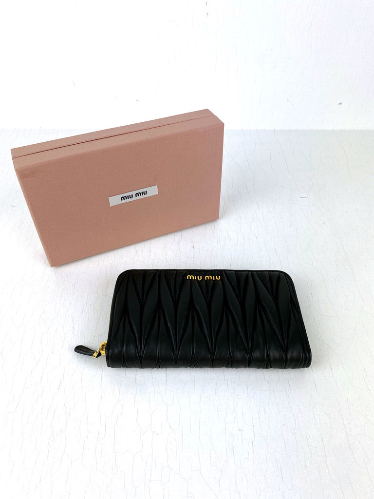 Miu Miu Large Matalassé Napa Wallet - (Nypris ca 5.500 kr)