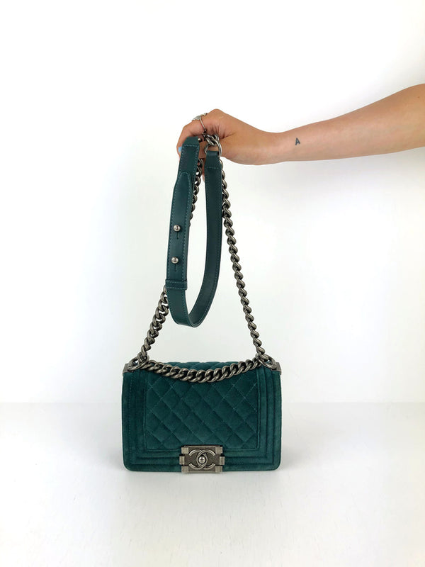 Chanel Small Boy Velour Taske