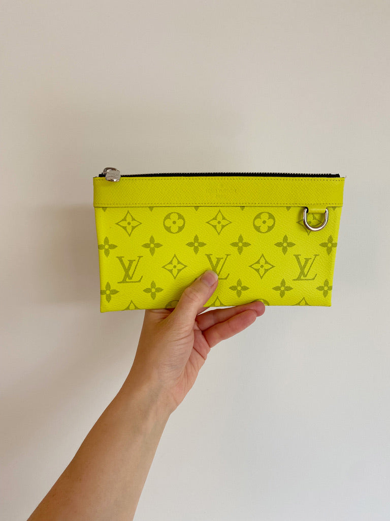 Louis Vuitton Pochette Discovery PM Taigarama Jeaune/Clutch