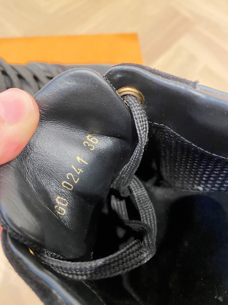 Run Away Trainer - Passer ca str 37 (Oprindeligt Str 36 Men De Er Store I Størrelsen)