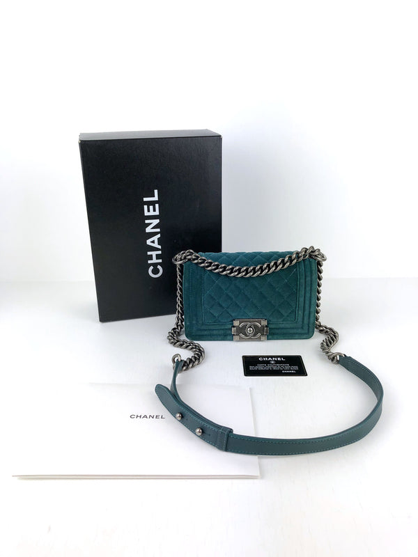 Chanel Small Boy Velour Taske