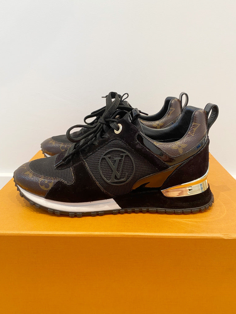 Run Away Trainer - Passer ca str 38 (Oprindeligt Str 37 Men De Er Store I Størrelsen)