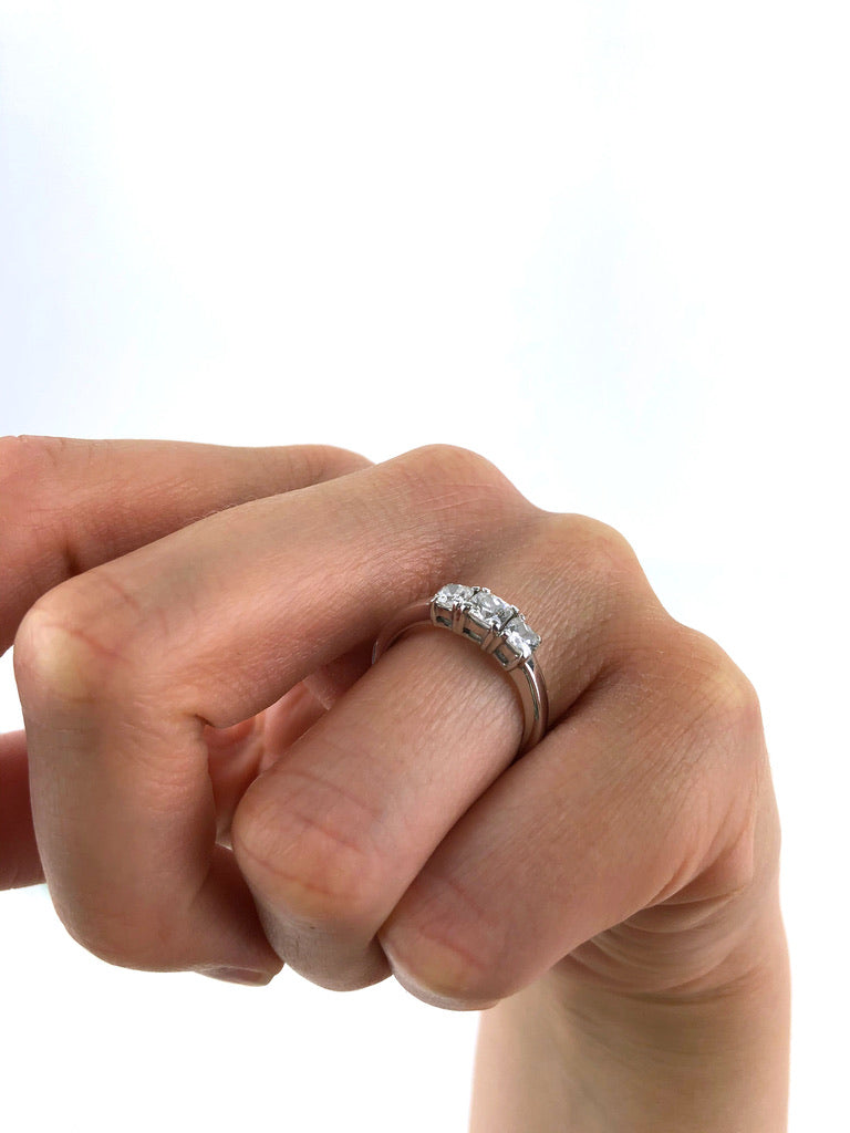 18 Karat Hvid- Gulds Ring Med Diamanter