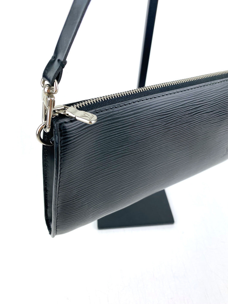Louis Vuitton Epi Pochette Taske - Sort Med Sølvhardware