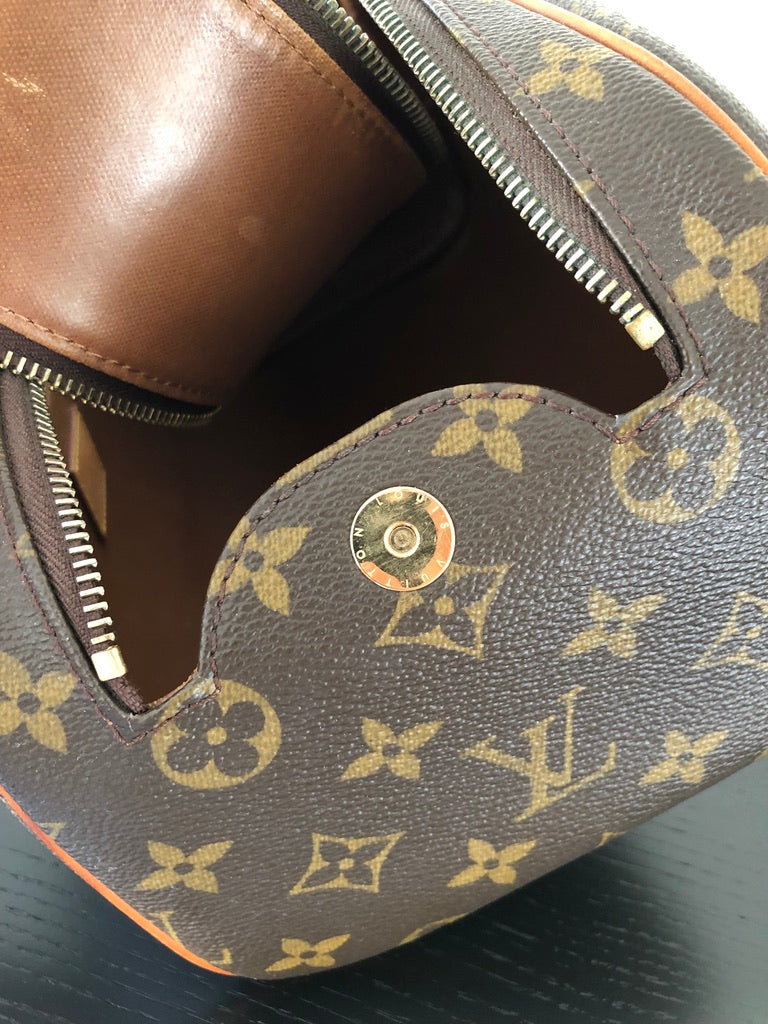 Louis Vuitton King Size Pouch Monogram Canvas