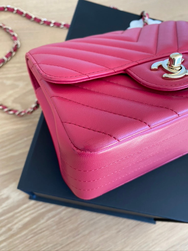 Chanel Mini Flap Bag Chaveron - Pink. (Nypris ca 35.210 kr)