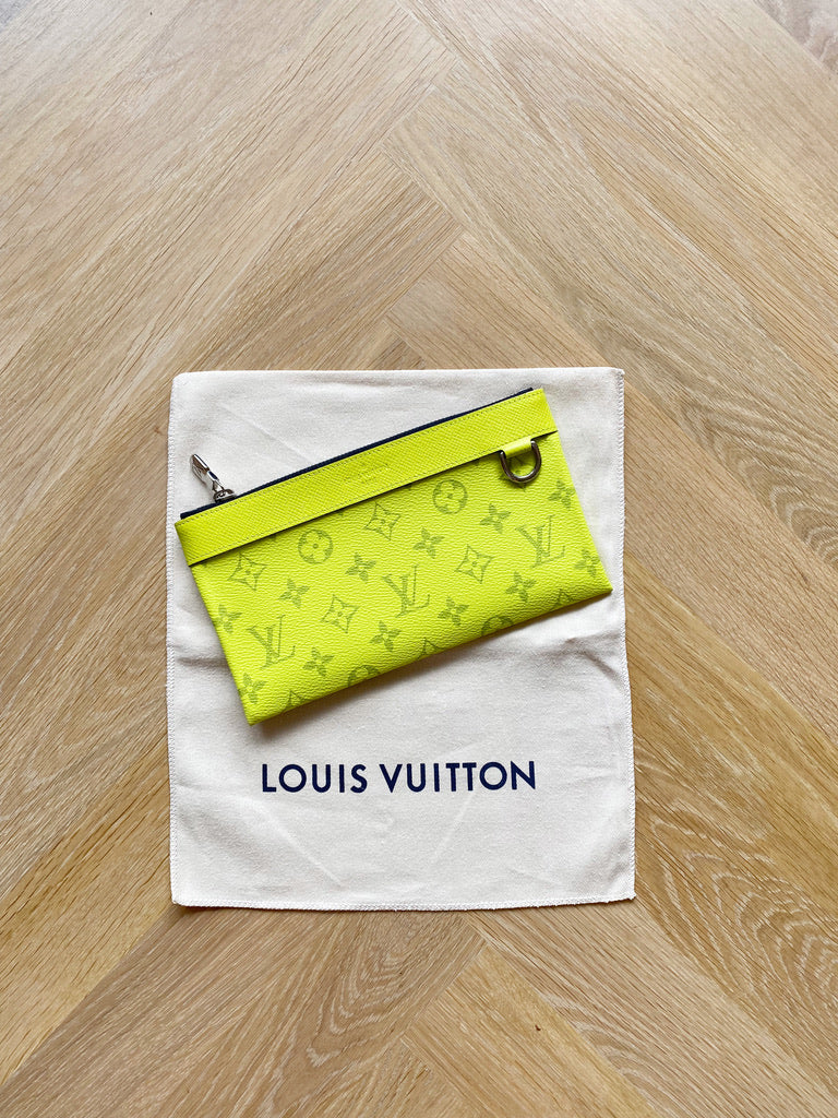 Louis Vuitton Pochette Discovery PM Taigarama Jeaune/Clutch