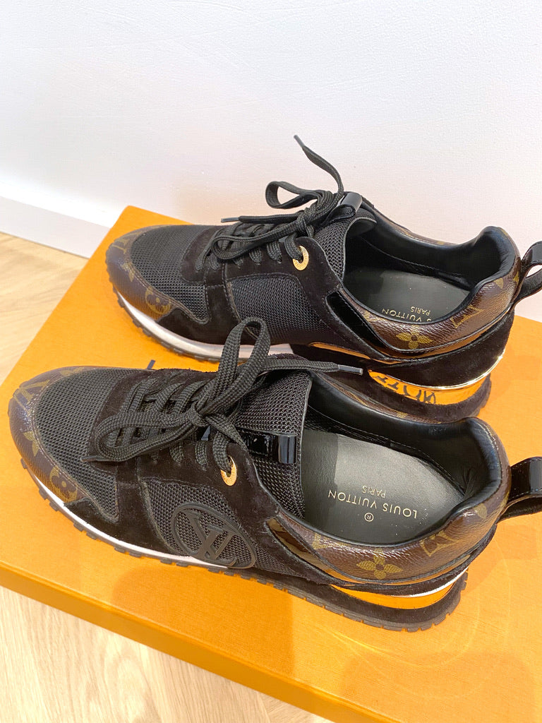 Run Away Trainer - Passer ca str 38 (Oprindeligt Str 37 Men De Er Store I Størrelsen)