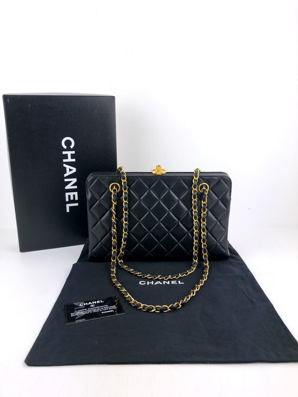 Chanel Quilted Sort Taske Med Guldhardware