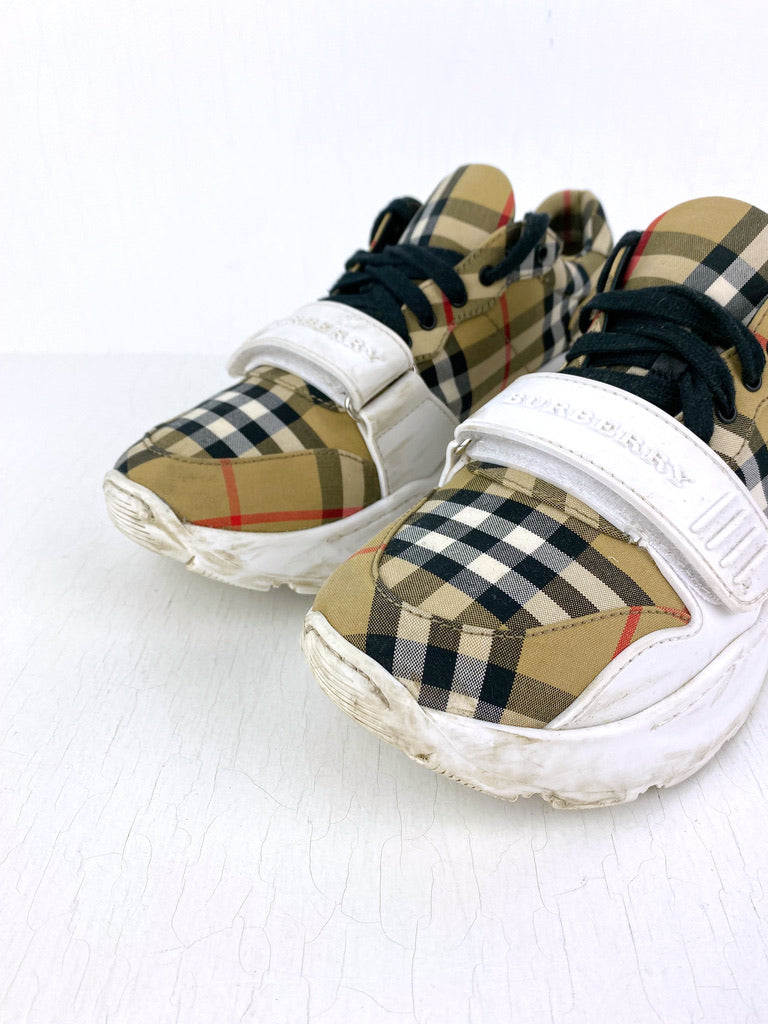 Burberry Sneakers - Str 39