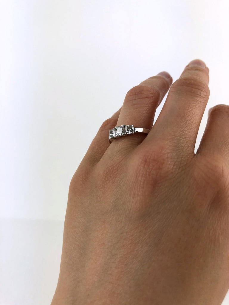 18 Karat Hvid- Gulds Ring Med Diamanter