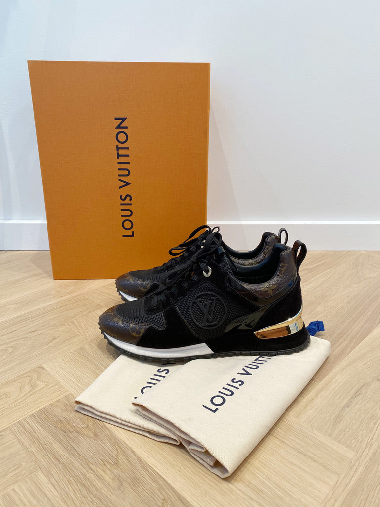 Run Away Trainer - Passer ca str 38 (Oprindeligt Str 37 Men De Er Store I Størrelsen)